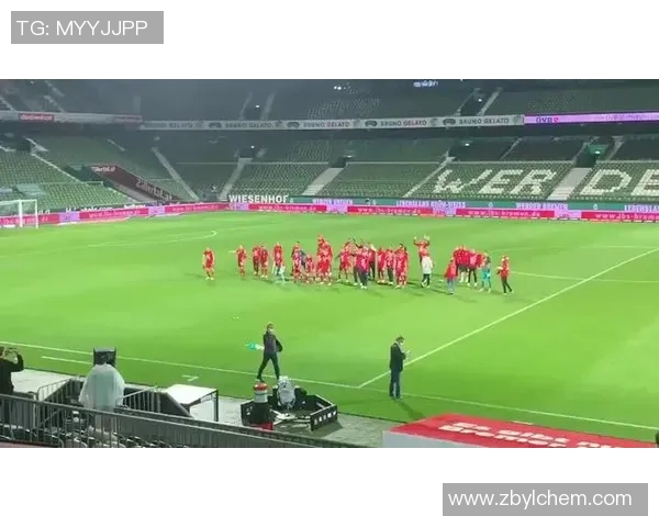 足球球星原相机记录赛场真实瞬间与独特个人魅力展现